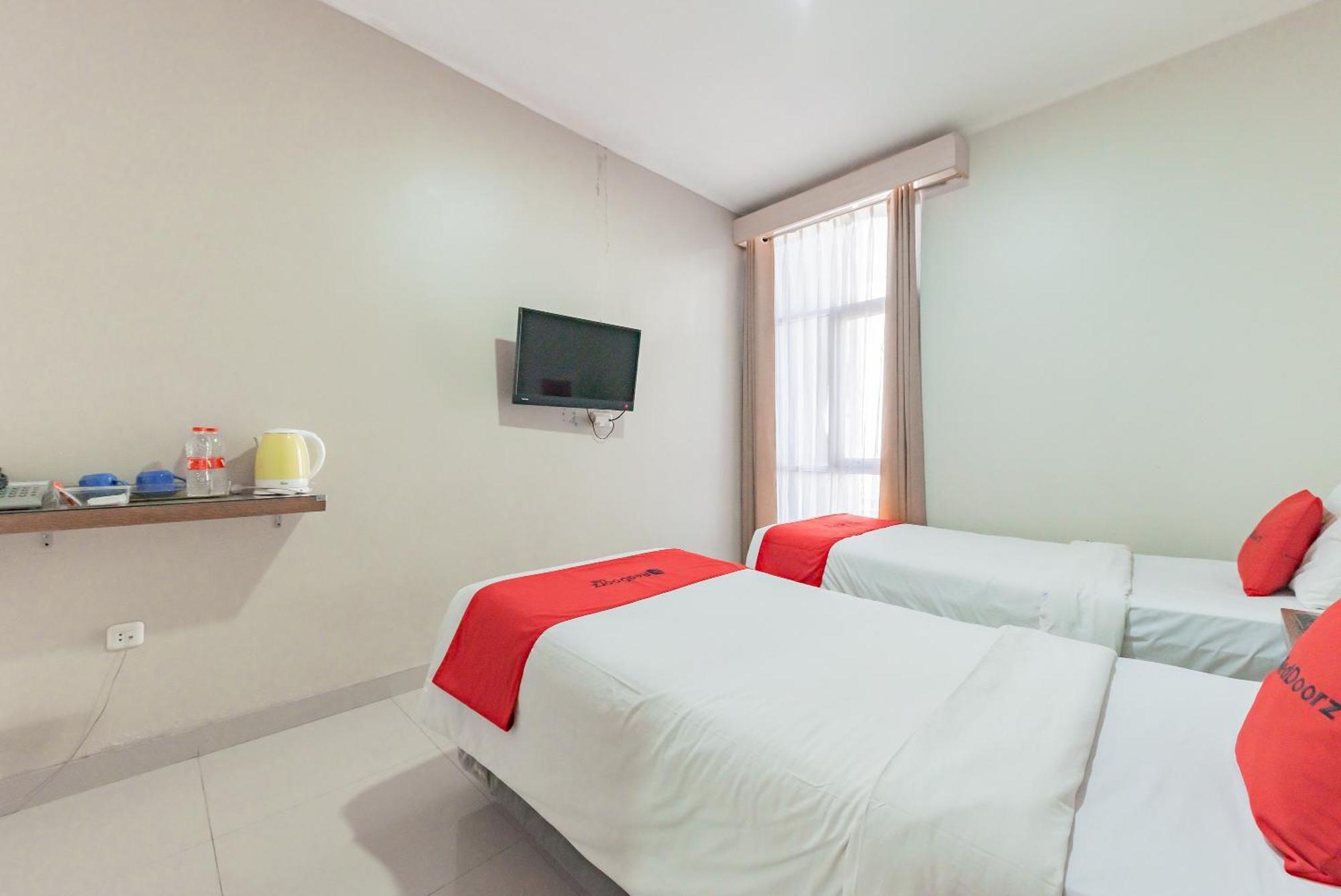 Reddoorz Near Pasar Baru Bandung Hotel Kültér fotó
