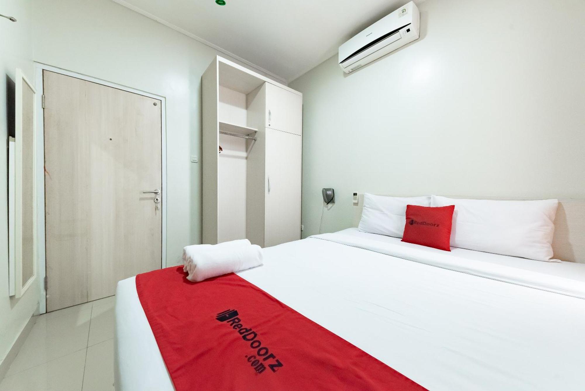 Reddoorz Near Pasar Baru Bandung Hotel Kültér fotó