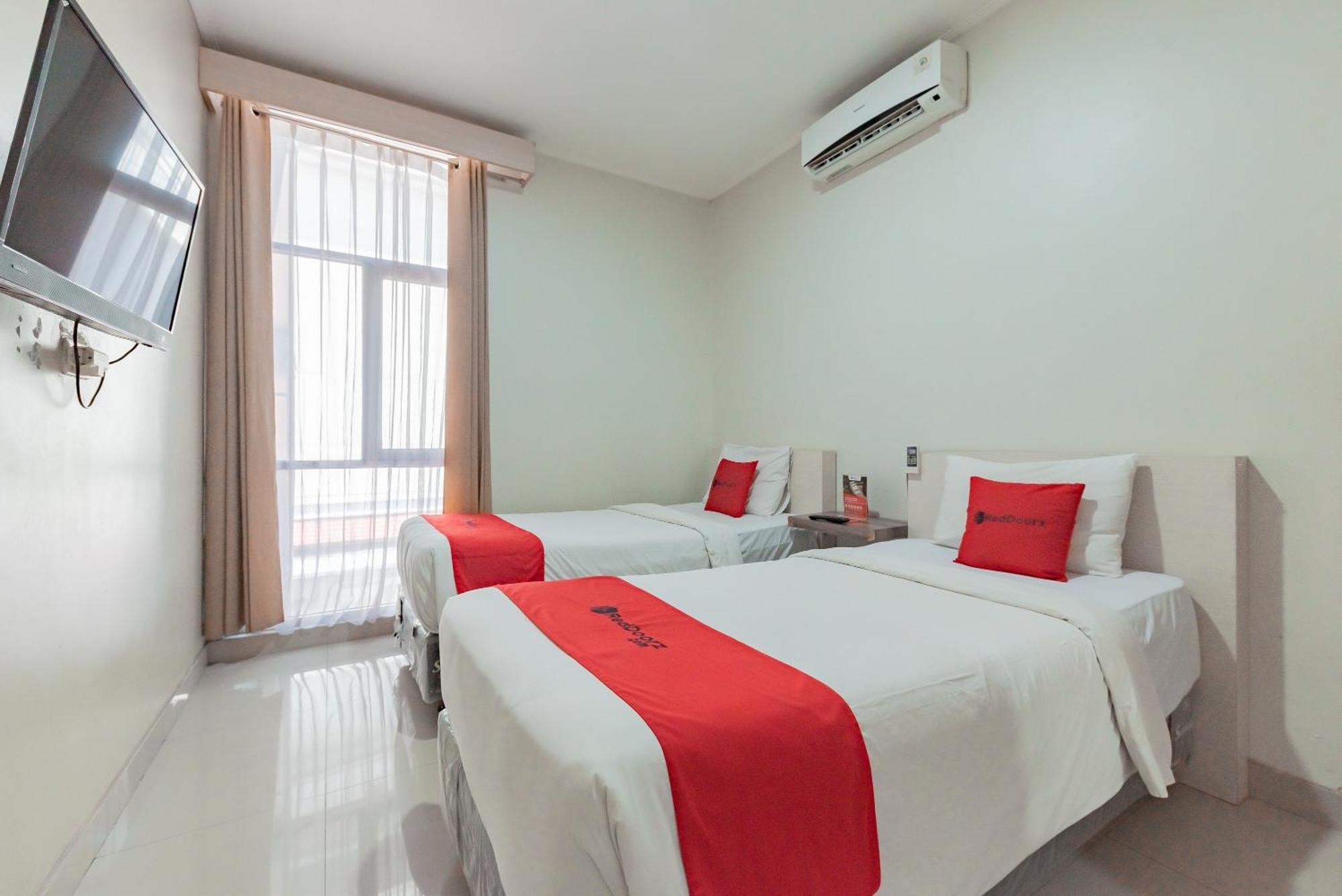 Reddoorz Near Pasar Baru Bandung Hotel Kültér fotó