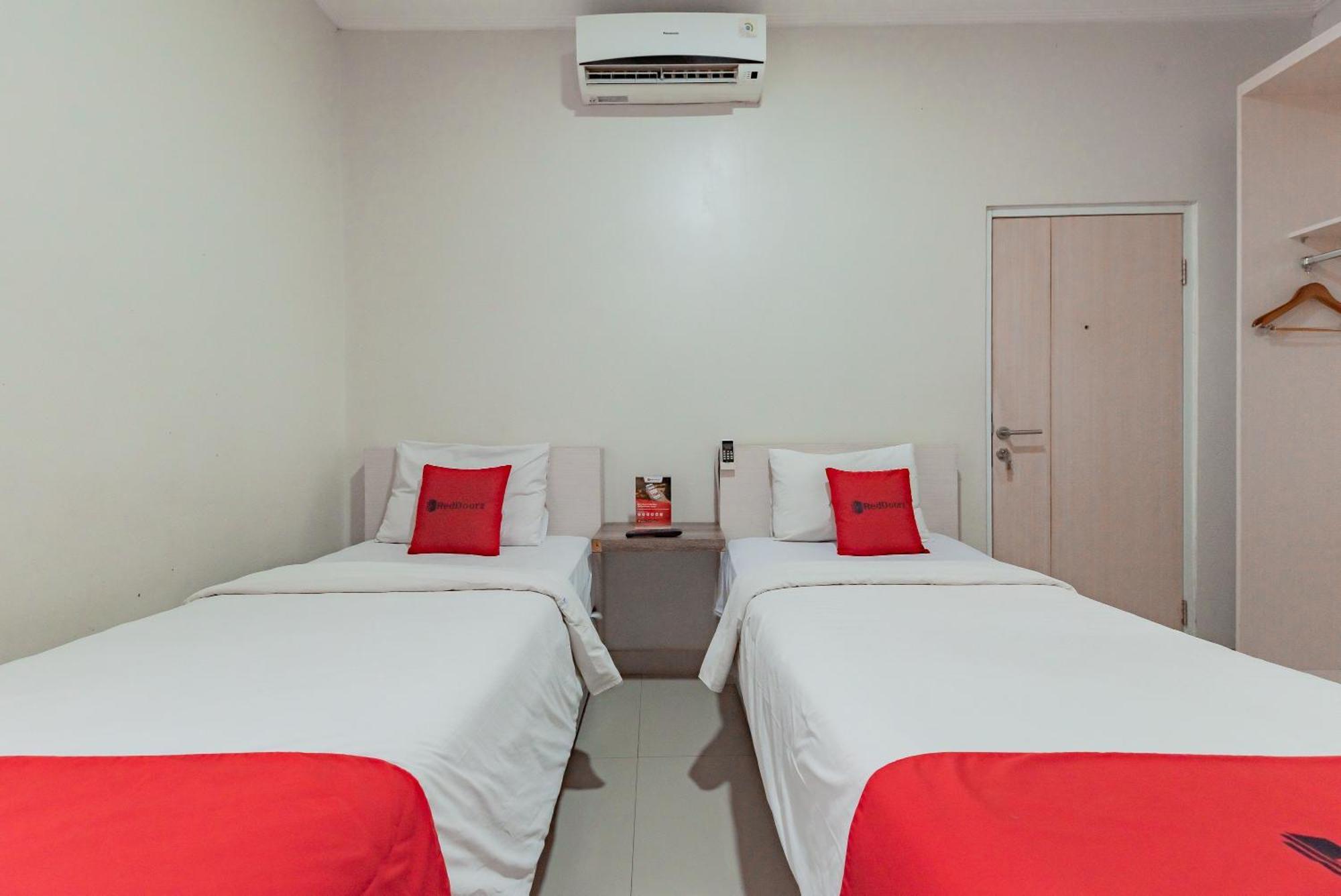 Reddoorz Near Pasar Baru Bandung Hotel Kültér fotó