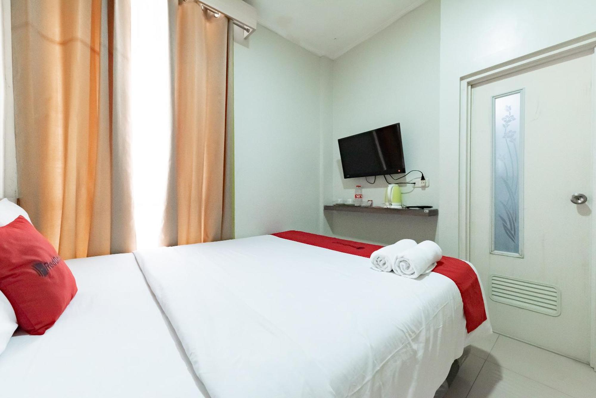 Reddoorz Near Pasar Baru Bandung Hotel Kültér fotó